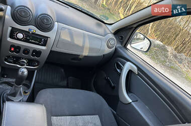 Хэтчбек Dacia Sandero 2010 в 