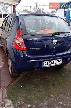 Хэтчбек Dacia Sandero 2009 в 