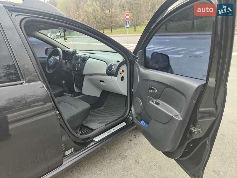 Хэтчбек Dacia Sandero 2014 в Киеве