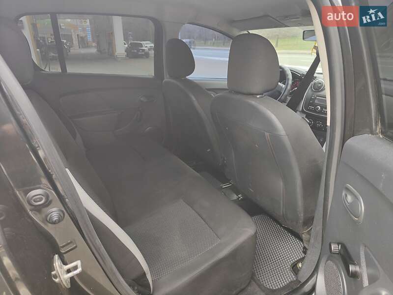 Хэтчбек Dacia Sandero 2014 в Киеве
