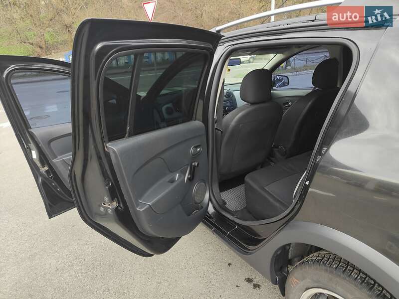 Хэтчбек Dacia Sandero 2014 в Киеве