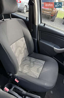 Хэтчбек Dacia Sandero 2009 в 