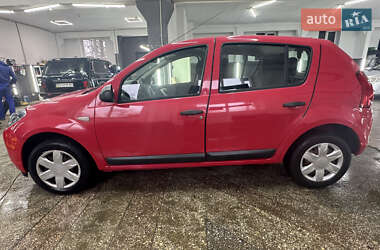 Хэтчбек Dacia Sandero 2009 в 