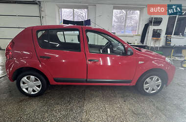 Хэтчбек Dacia Sandero 2009 в 
