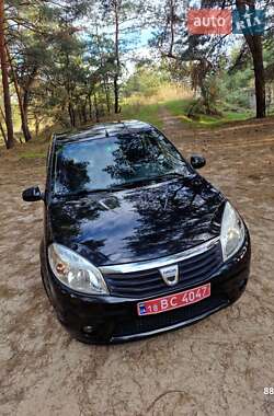 Хэтчбек Dacia Sandero 2011 в 