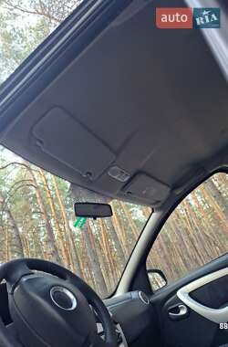 Хэтчбек Dacia Sandero 2011 в 