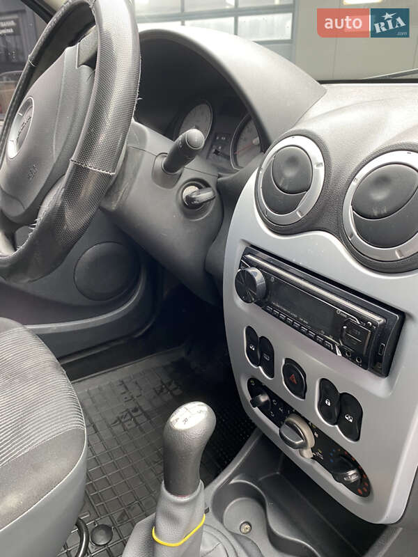 Хетчбек Dacia Sandero 2009 в Львові