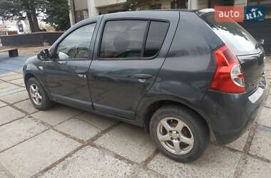 Хэтчбек Dacia Sandero 2010 в Львове