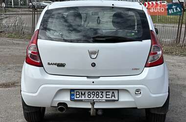 Хэтчбек Dacia Sandero 2010 в 