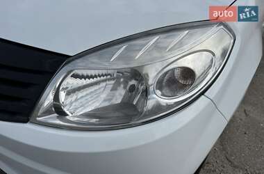 Хэтчбек Dacia Sandero 2010 в 