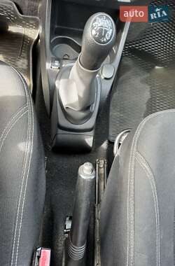 Хэтчбек Dacia Sandero 2010 в 