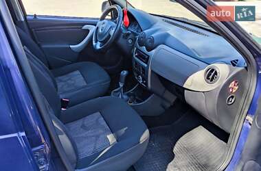 Хетчбек Dacia Sandero 2010 в 