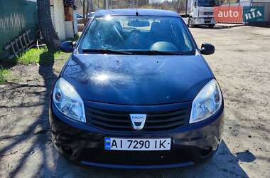 Хетчбек Dacia Sandero 2010 в 