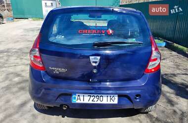 Хетчбек Dacia Sandero 2010 в 