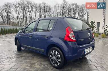 Хэтчбек Dacia Sandero 2009 в 
