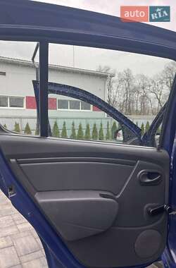 Хэтчбек Dacia Sandero 2009 в 