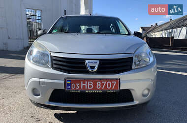 Хэтчбек Dacia Sandero 2008 в 
