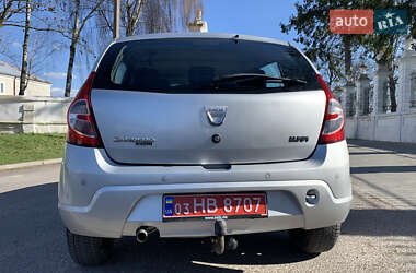 Хэтчбек Dacia Sandero 2008 в 