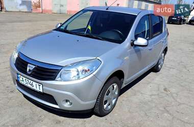 Хэтчбек Dacia Sandero 2009 в 