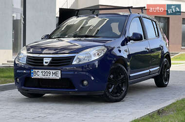 Хэтчбек Dacia Sandero 2008 в 