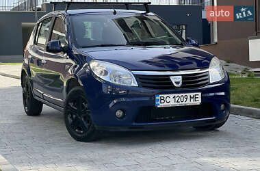Хэтчбек Dacia Sandero 2008 в 