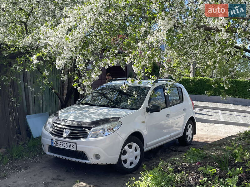 Хэтчбек Dacia Sandero 2010 в Днепре