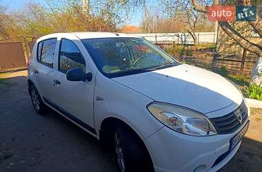 Хэтчбек Dacia Sandero 2009 в 