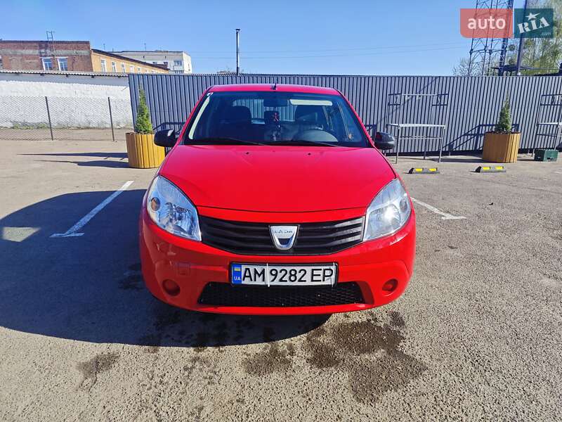 Хэтчбек Dacia Sandero 2009 в 