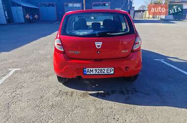 Хэтчбек Dacia Sandero 2009 в 