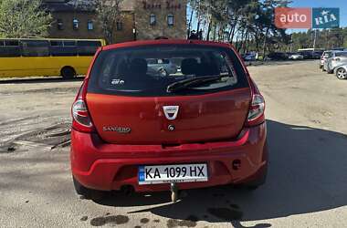 Хэтчбек Dacia Sandero 2009 в 