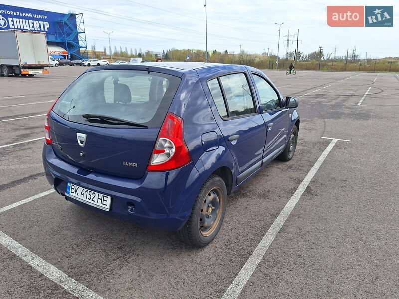 Хетчбек Dacia Sandero 2009 в Рівному