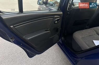 Хетчбек Dacia Sandero 2009 в 
