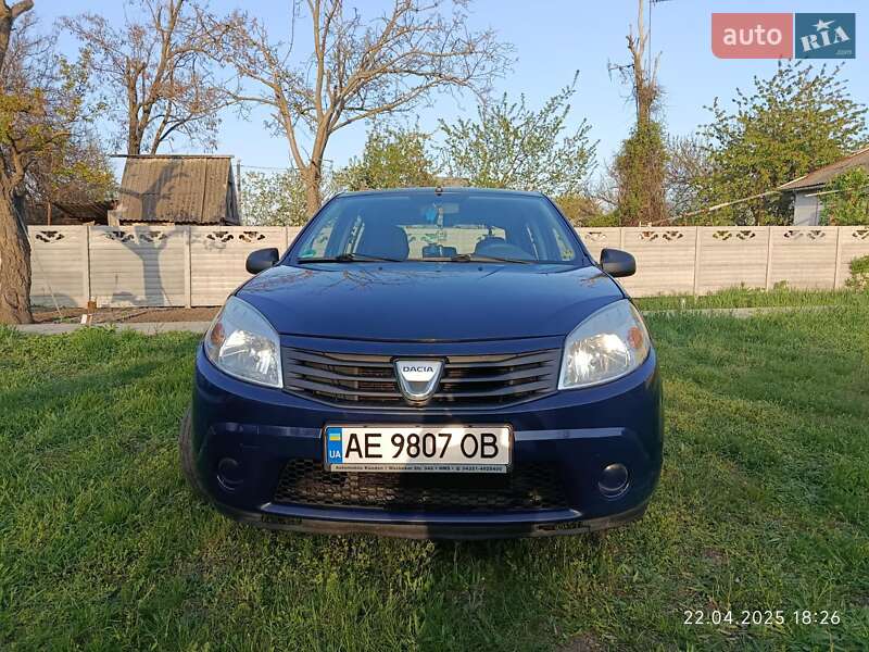 Хетчбек Dacia Sandero 2010 в Жовтих Водах