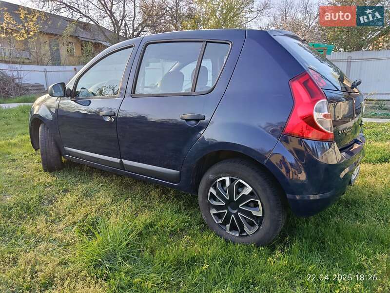 Хетчбек Dacia Sandero 2010 в Жовтих Водах