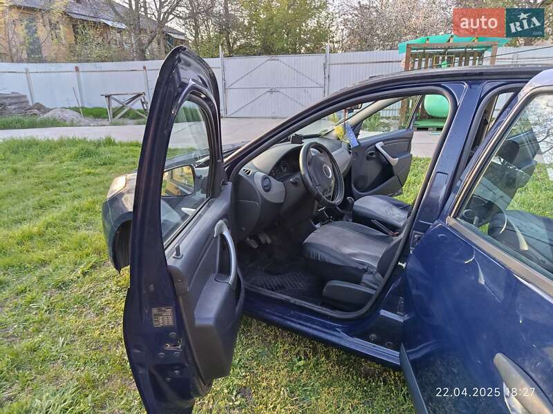 Хетчбек Dacia Sandero 2010 в Жовтих Водах