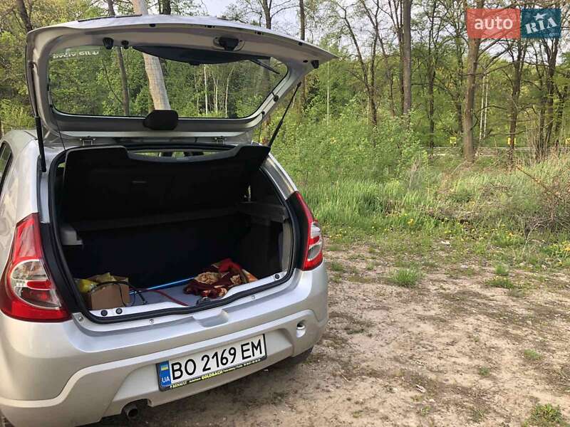 Хетчбек Dacia Sandero 2009 в Тернополі