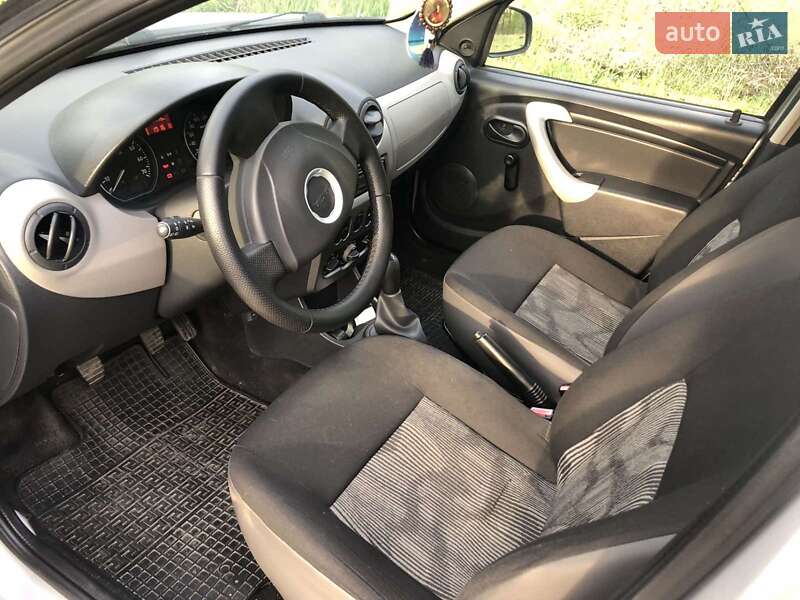 Хетчбек Dacia Sandero 2009 в Тернополі