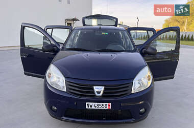 Хетчбек Dacia Sandero 2010 в 