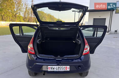 Хетчбек Dacia Sandero 2010 в 