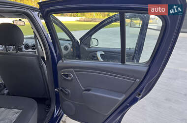 Хетчбек Dacia Sandero 2010 в 