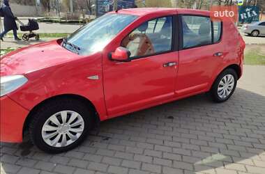 Хэтчбек Dacia Sandero 2009 в 
