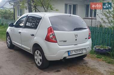Хэтчбек Dacia Sandero 2008 в 