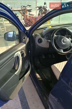 Хэтчбек Dacia Sandero 2009 в 