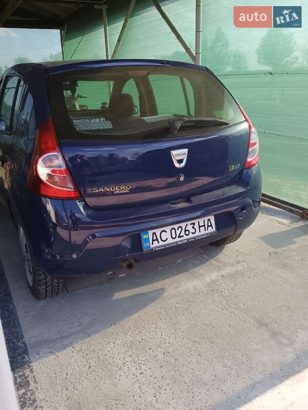 Хэтчбек Dacia Sandero 2009 в 