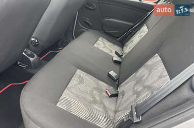 Хэтчбек Dacia Sandero 2010 в 