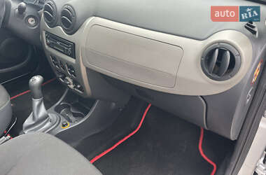Хэтчбек Dacia Sandero 2010 в 