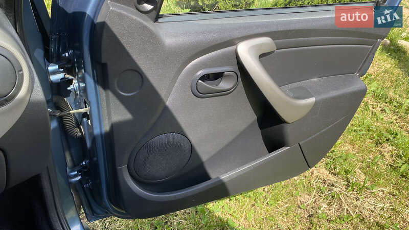 Хэтчбек Dacia Sandero 2008 в Берегово