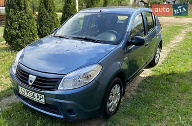 Хэтчбек Dacia Sandero 2008 в Берегово