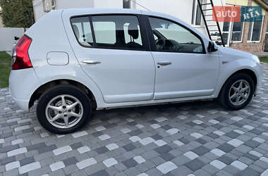 Хэтчбек Dacia Sandero 2009 в 