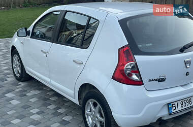 Хэтчбек Dacia Sandero 2009 в 